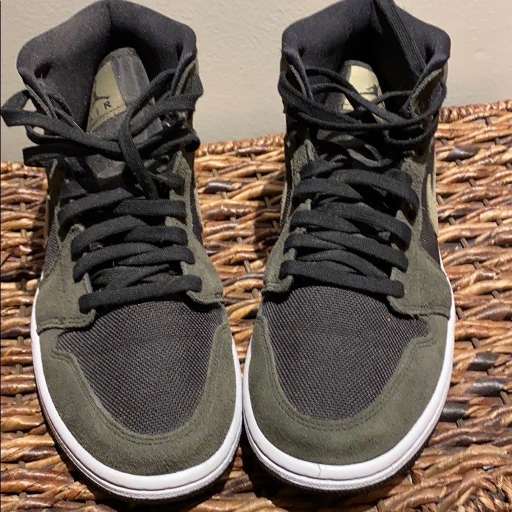 Women’s Air Jordan’s 9.5